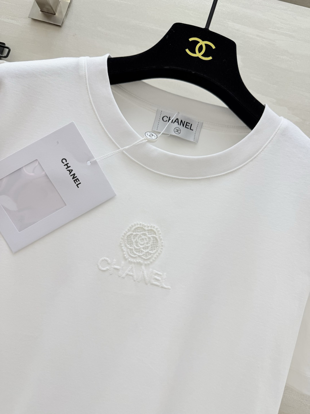 #Chane♡²⁶春夏新款 logo刺绣🪡重工钉珠短袖T恤 高品质定制 现货首发size：36/38/4