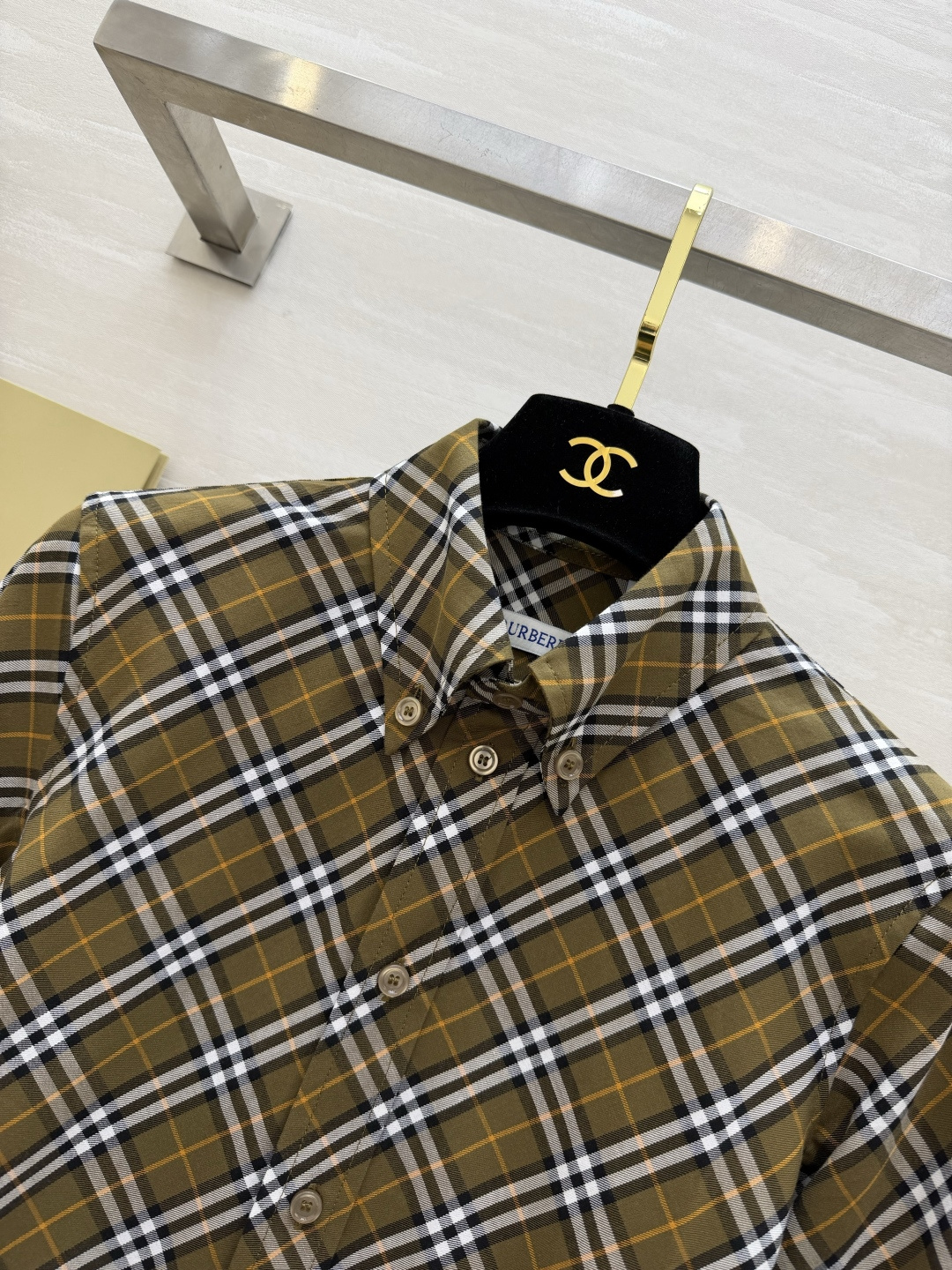 #Burberr♡²⁶新款 斜纹格纹衬衣 采用标志性斜格纹设计英伦风满满 100%精梳棉 穿着超舒适 日