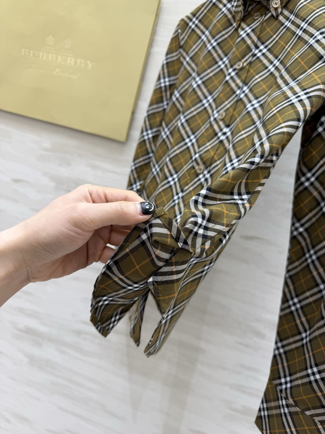 #Burberr♡²⁶新款 斜纹格纹衬衣 采用标志性斜格纹设计英伦风满满 100%精梳棉 穿着超舒适 日