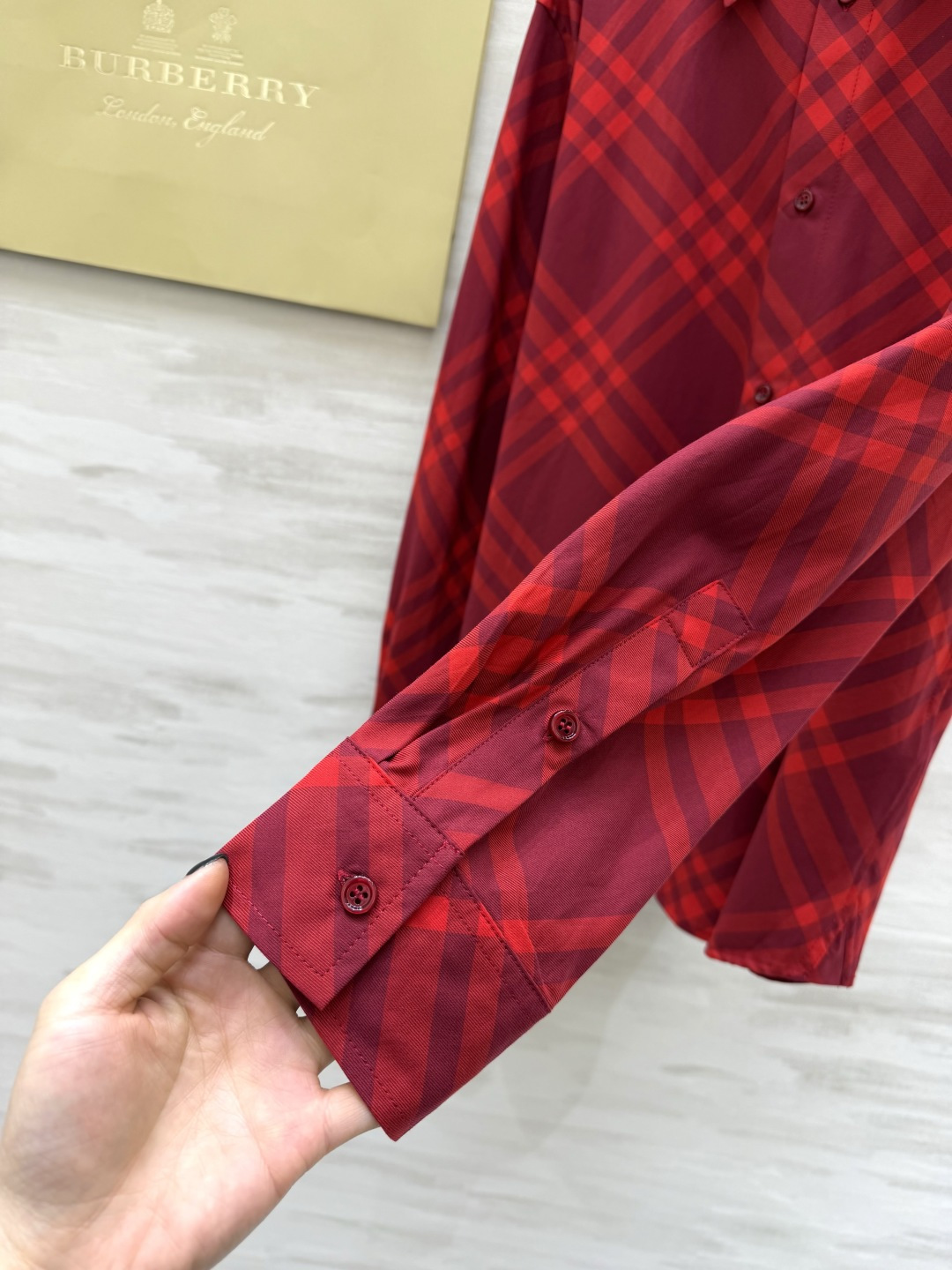 #Burberr♡²⁶新款 格纹衬衣 经典格纹设计 棉质面料柔软透气穿着舒适 单排扣+翻领 细节精致 领