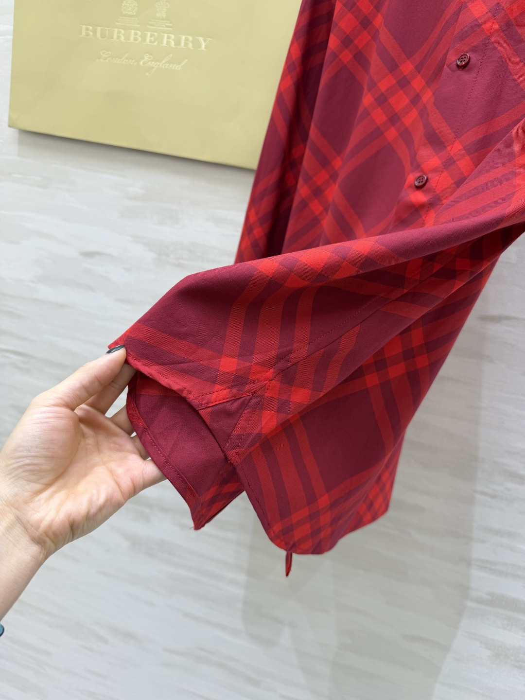 #Burberr♡²⁶新款 格纹衬衣 经典格纹设计 棉质面料柔软透气穿着舒适 单排扣+翻领 细节精致 领