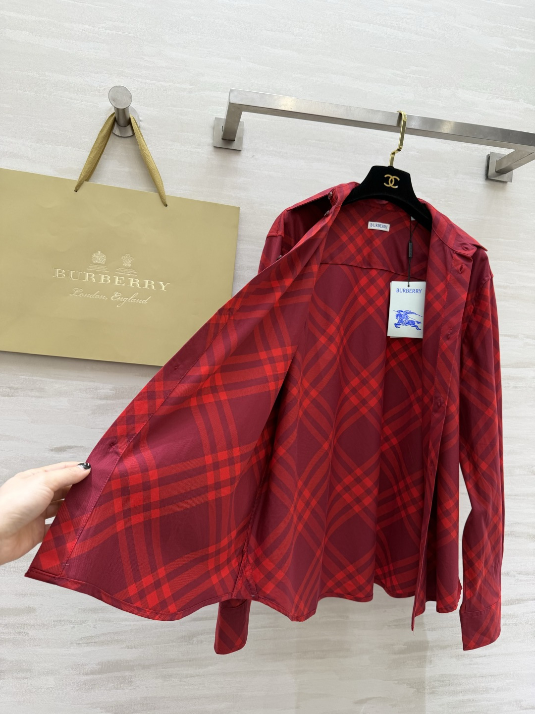 #Burberr♡²⁶新款 格纹衬衣 经典格纹设计 棉质面料柔软透气穿着舒适 单排扣+翻领 细节精致 领