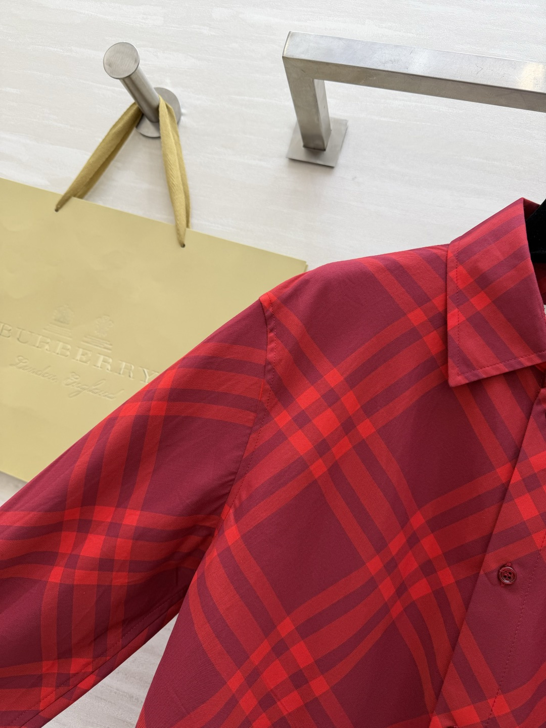 #Burberr♡²⁶新款 格纹衬衣 经典格纹设计 棉质面料柔软透气穿着舒适 单排扣+翻领 细节精致 领