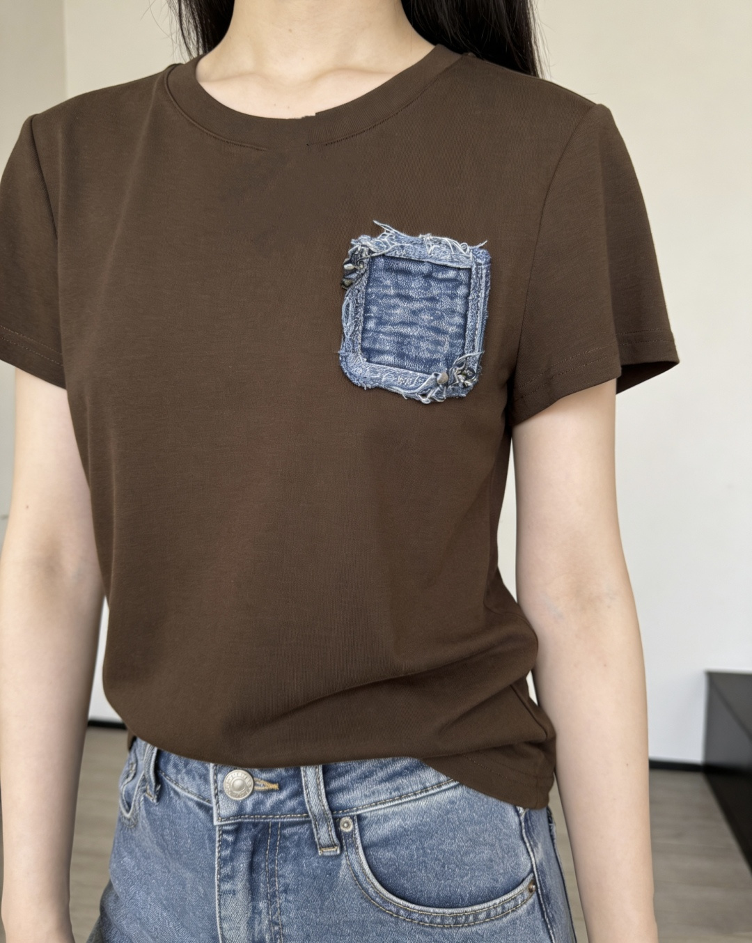 #Loew♡²⁶春夏新款 口袋牛仔布钉珠🪡短袖T恤 胸前重工钉珠超有辨识度！羊毛➕棉混弹力氨纶 亲肤又舒