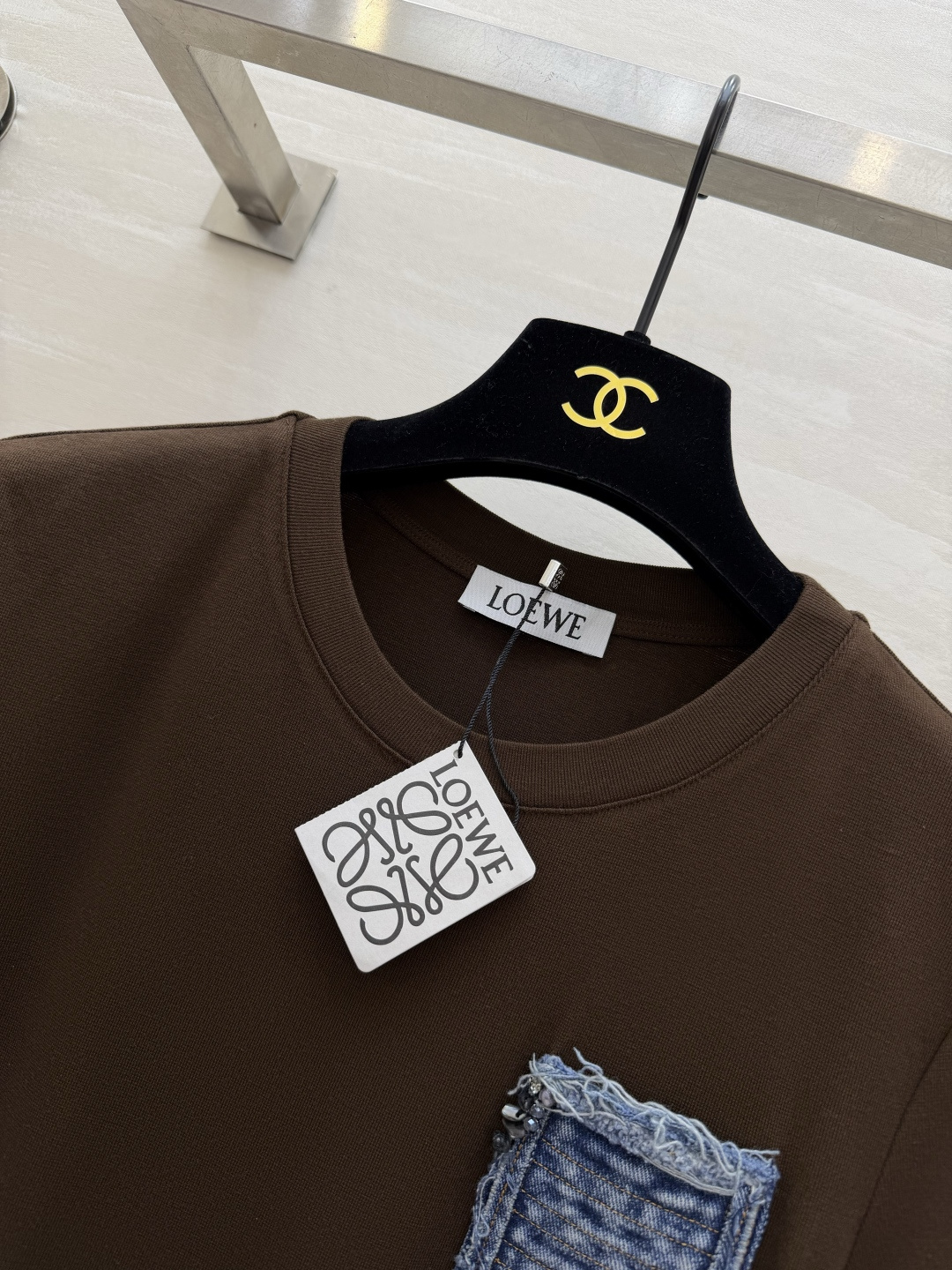 #Loew♡²⁶春夏新款 口袋牛仔布钉珠🪡短袖T恤 胸前重工钉珠超有辨识度！羊毛➕棉混弹力氨纶 亲肤又舒