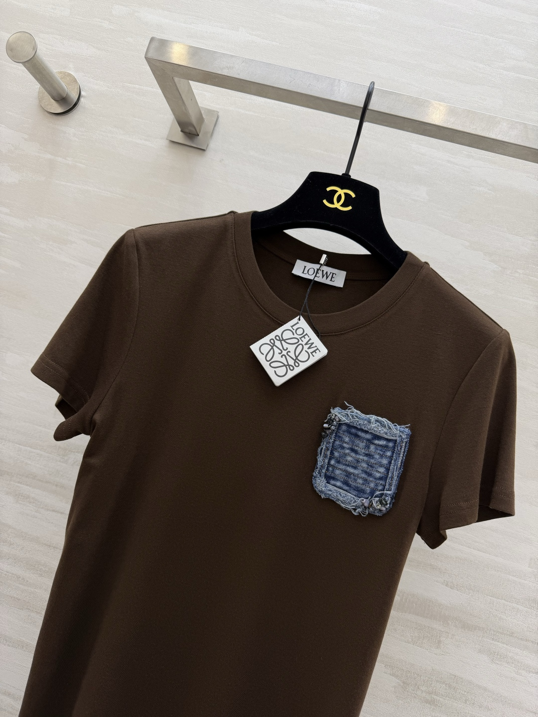 #Loew♡²⁶春夏新款 口袋牛仔布钉珠🪡短袖T恤 胸前重工钉珠超有辨识度！羊毛➕棉混弹力氨纶 亲肤又舒
