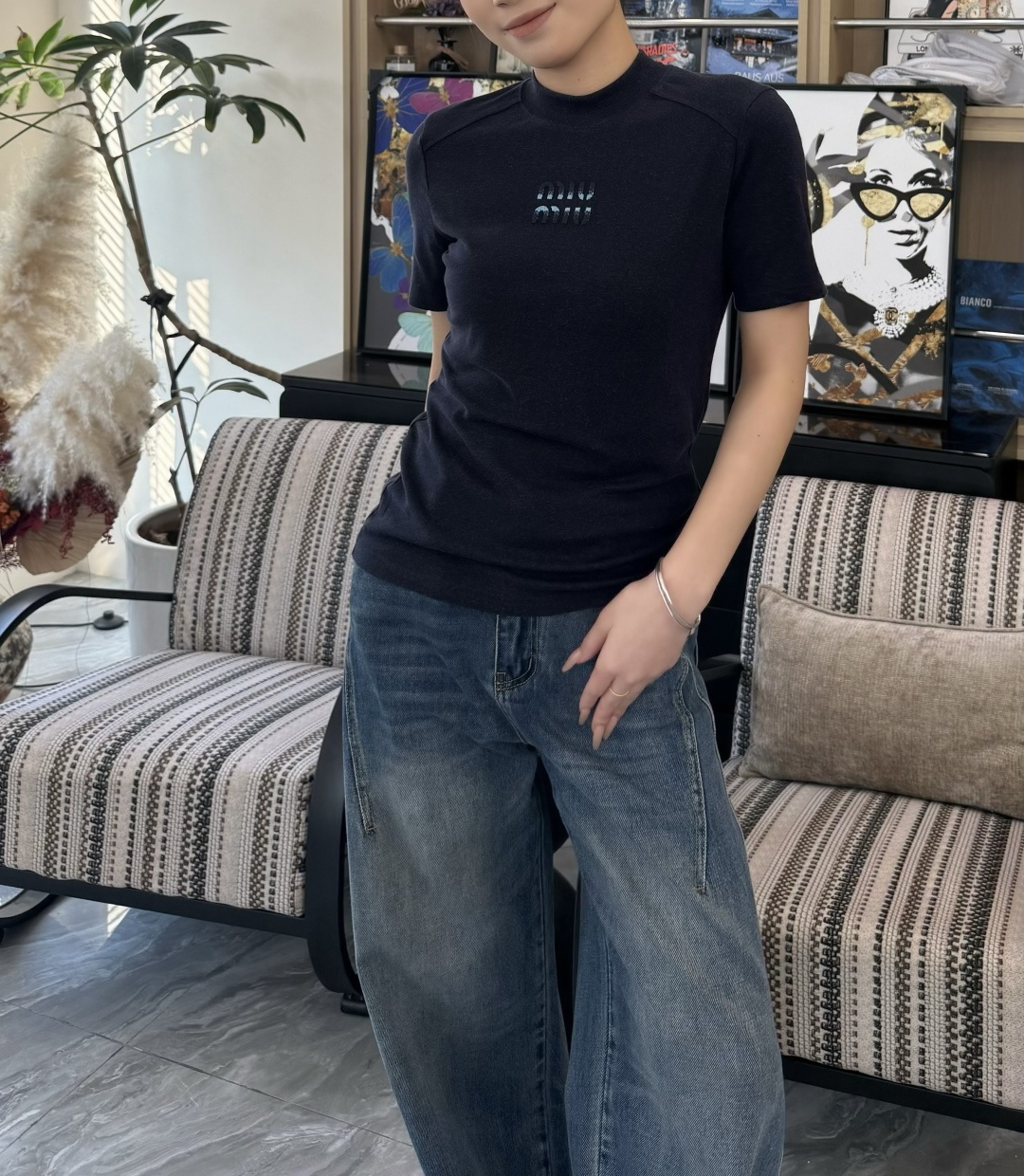 #Miumi♡²⁶春夏新款 logo重工刺绣🪡短袖T恤 胸前重工Logo刺绣超有辨识度！羊毛➕棉混弹力氨