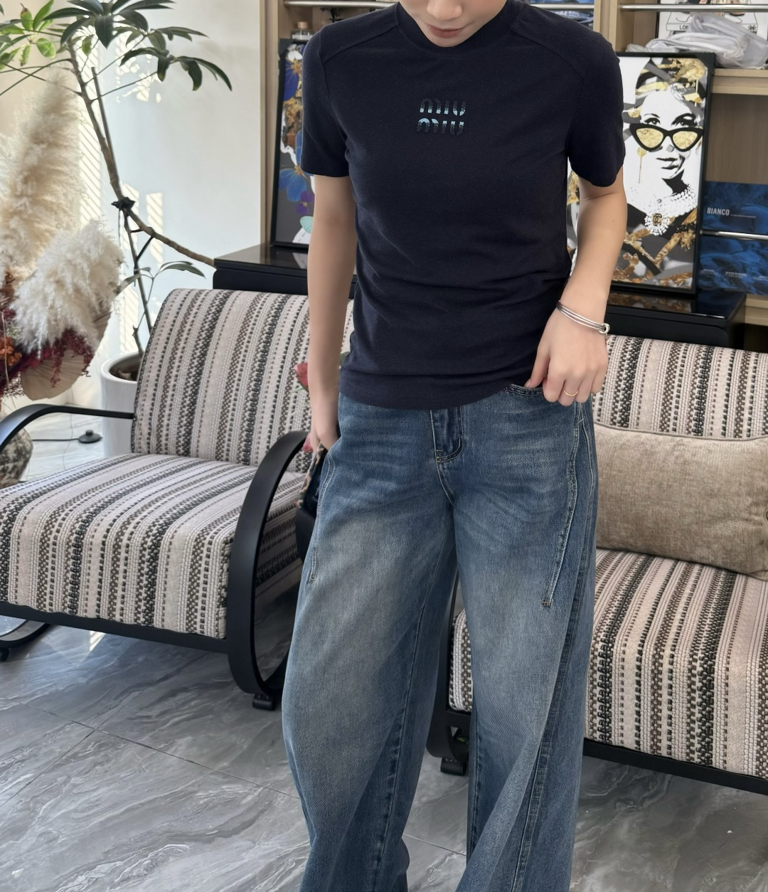 #Miumi♡²⁶春夏新款 logo重工刺绣🪡短袖T恤 胸前重工Logo刺绣超有辨识度！羊毛➕棉混弹力氨