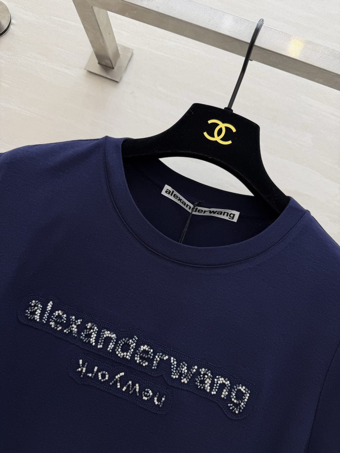 #Alexander Wang²⁶春夏新款 logo重工钉珠短袖T恤 胸前重工钉珠Logo超有辨识度！羊