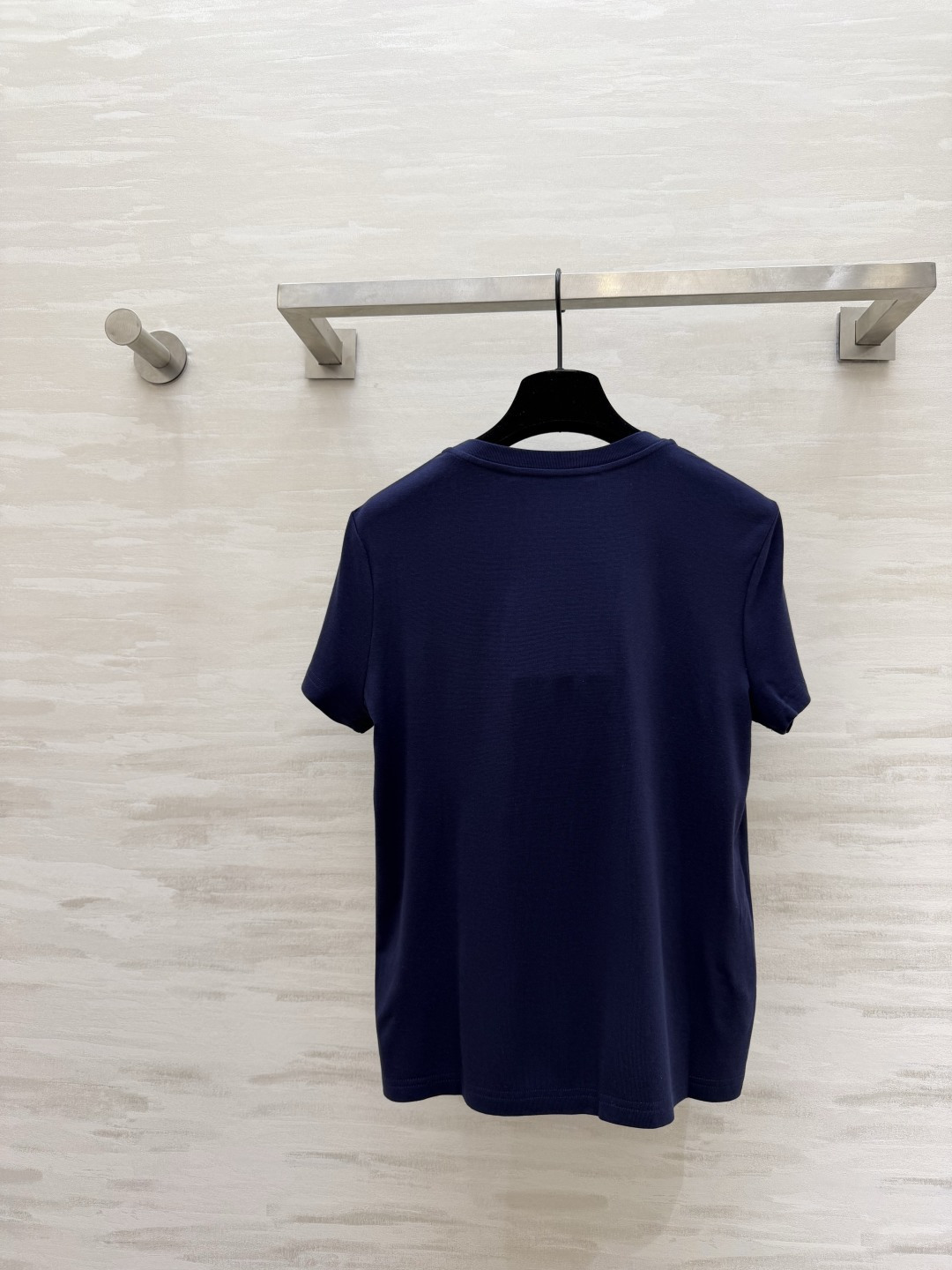 #Alexander Wang²⁶春夏新款 logo重工钉珠短袖T恤 胸前重工钉珠Logo超有辨识度！羊