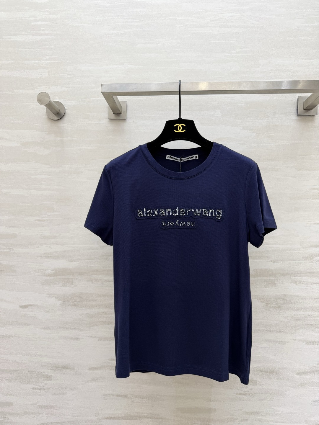 #Alexander Wang²⁶春夏新款 logo重工钉珠短袖T恤 胸前重工钉珠Logo超有辨识度！羊