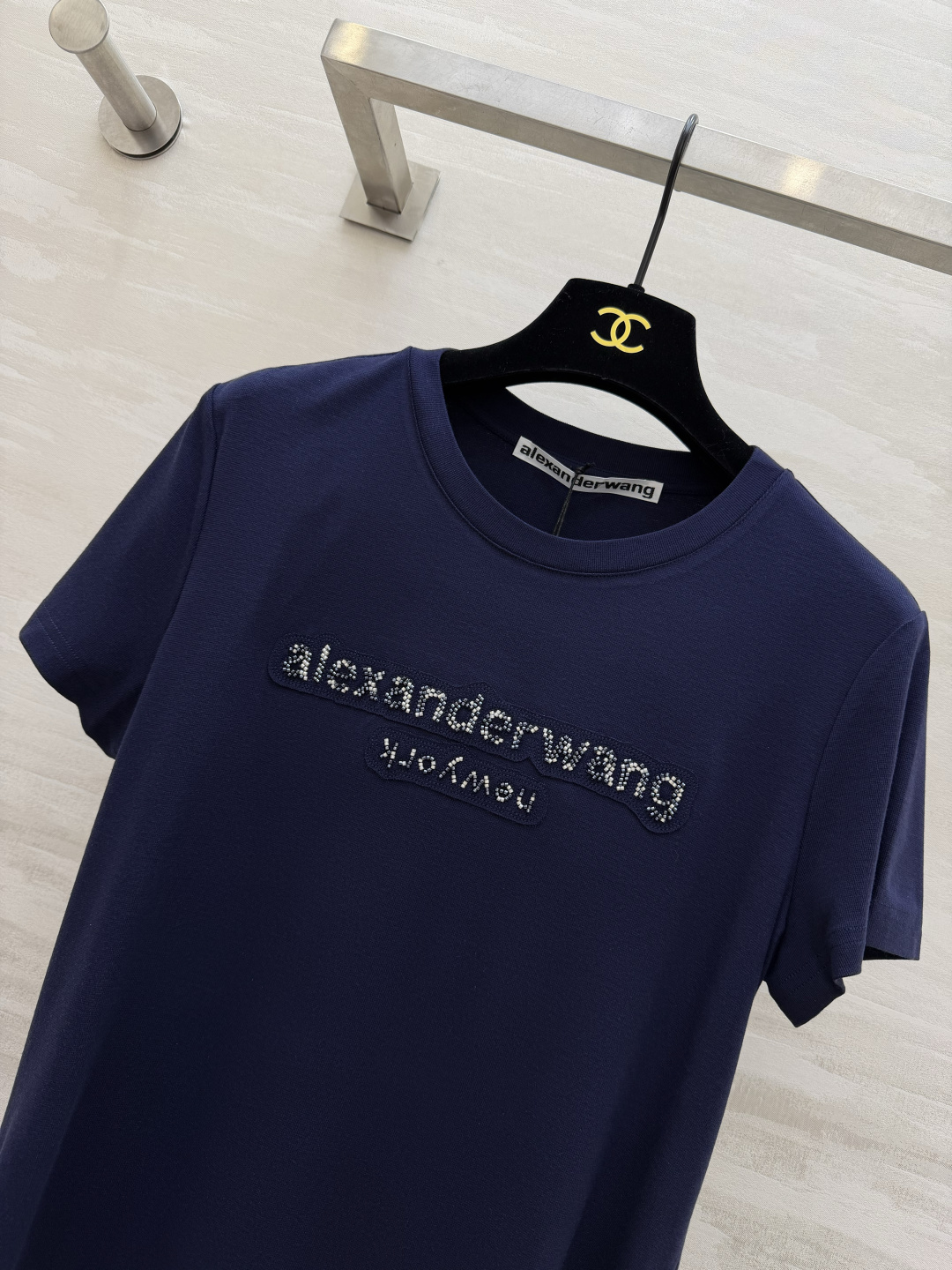 #Alexander Wang²⁶春夏新款 logo重工钉珠短袖T恤 胸前重工钉珠Logo超有辨识度！羊