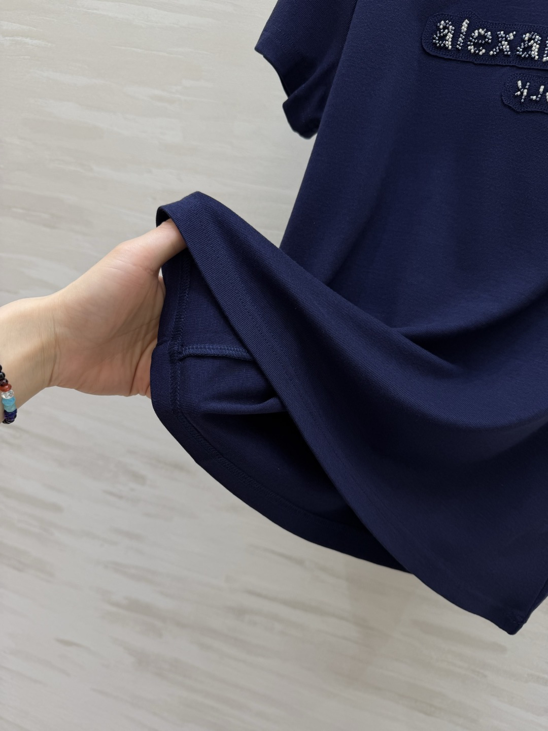 #Alexander Wang²⁶春夏新款 logo重工钉珠短袖T恤 胸前重工钉珠Logo超有辨识度！羊