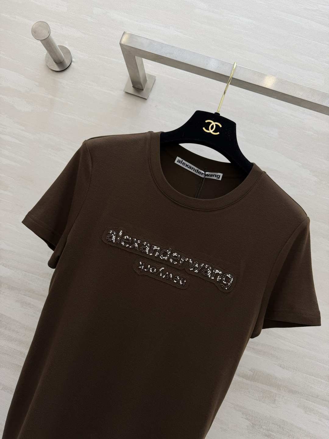 #Alexander Wang²⁶春夏新款 logo重工钉珠短袖T恤 胸前重工钉珠Logo超有辨识度！羊