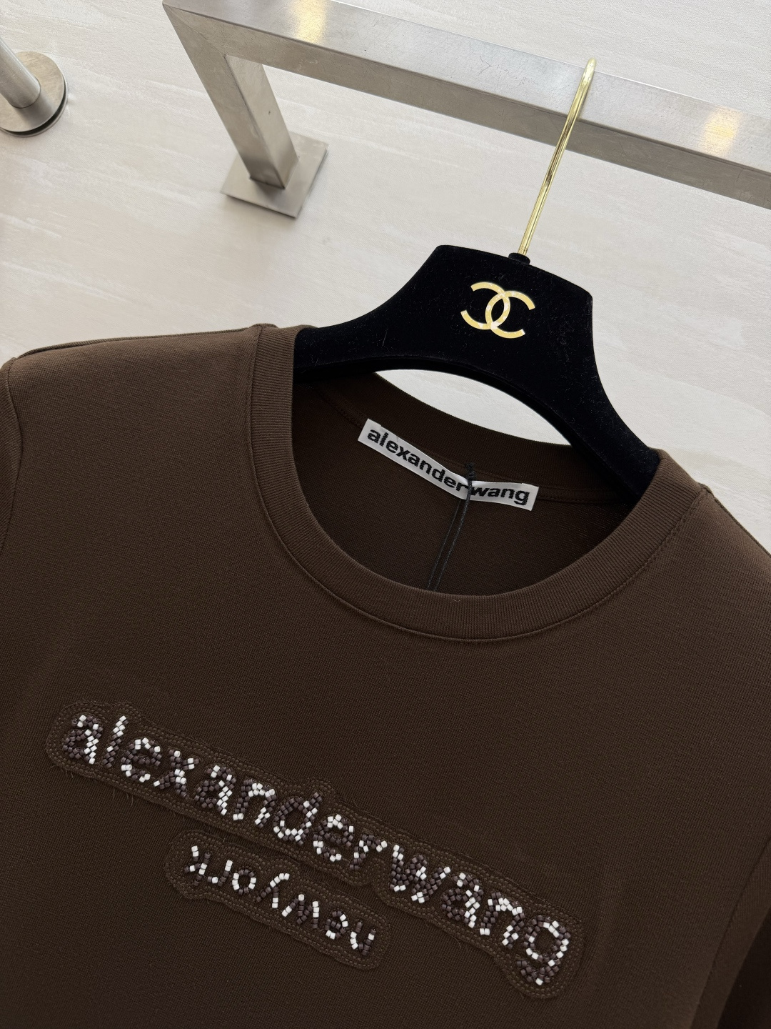 #Alexander Wang²⁶春夏新款 logo重工钉珠短袖T恤 胸前重工钉珠Logo超有辨识度！羊