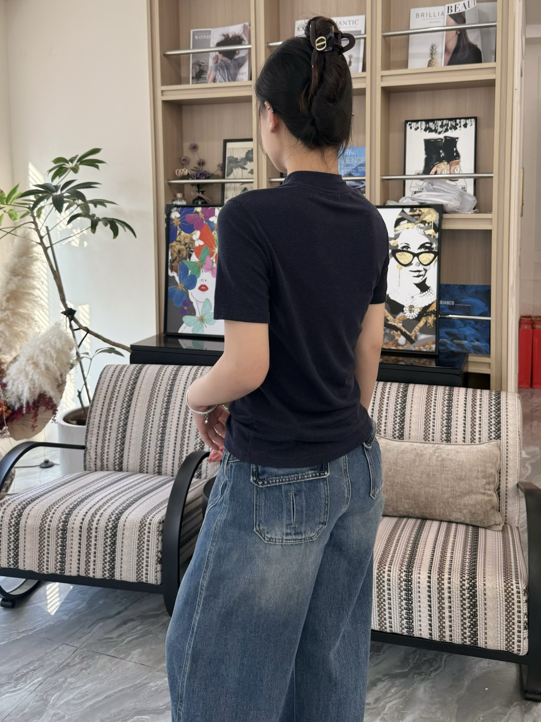 #Alexander Wang²⁶春夏新款 logo重工钉珠短袖T恤 胸前重工钉珠Logo超有辨识度！羊