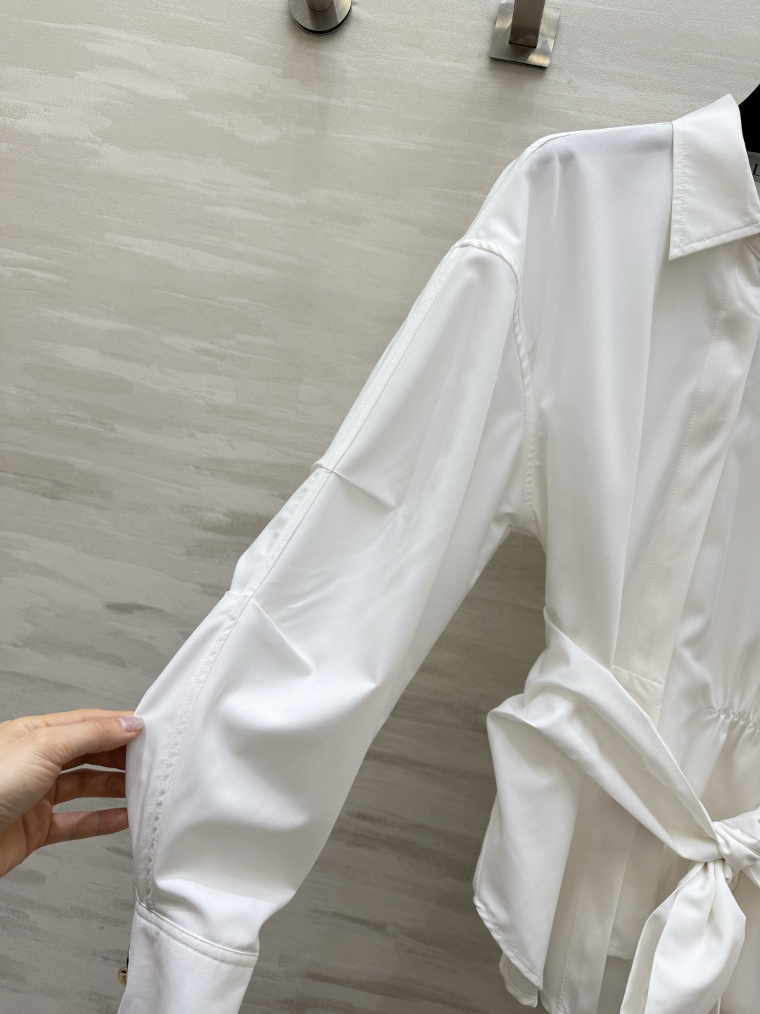 #Loew♡²⁶春夏新款 绑带收腰衬衣 绑带设计收腰显瘦 袖口金属圆扣精致高级 灯笼袖设计感十足 高品质