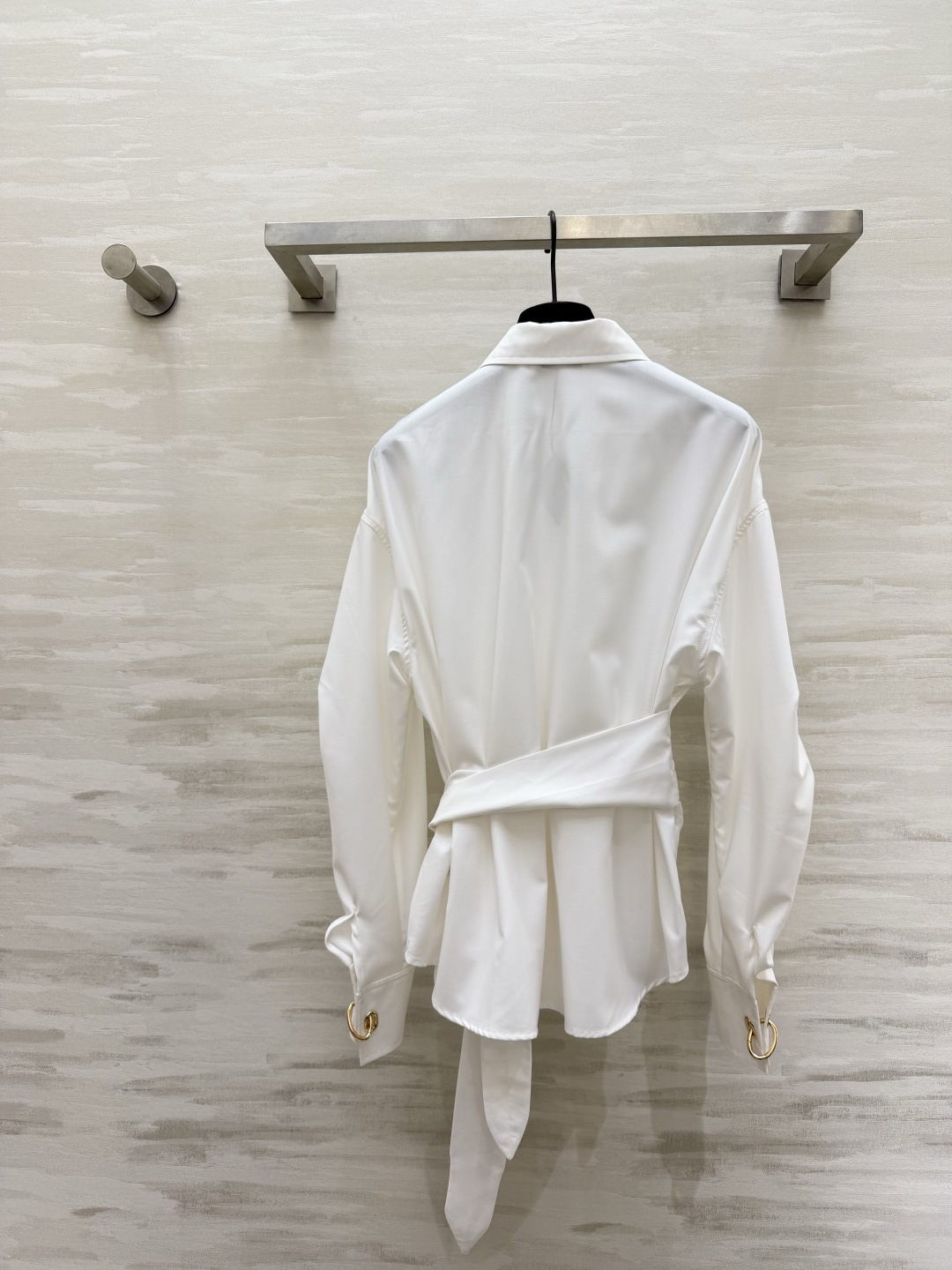 #Loew♡²⁶春夏新款 绑带收腰衬衣 绑带设计收腰显瘦 袖口金属圆扣精致高级 灯笼袖设计感十足 高品质