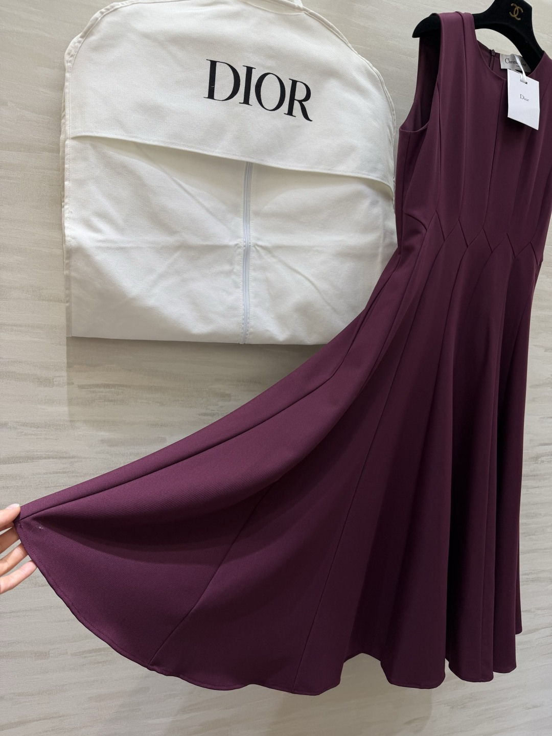 #Dio♡²⁶春夏新款 无袖连衣裙 简约优雅 剪裁精致！腰部分割线设计修饰身形 裙摆自然垂坠 法式气质满