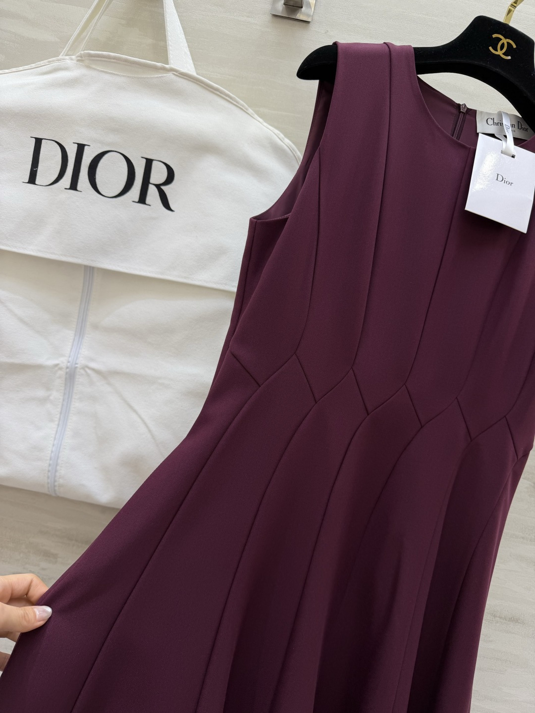 #Dio♡²⁶春夏新款 无袖连衣裙 简约优雅 剪裁精致！腰部分割线设计修饰身形 裙摆自然垂坠 法式气质满