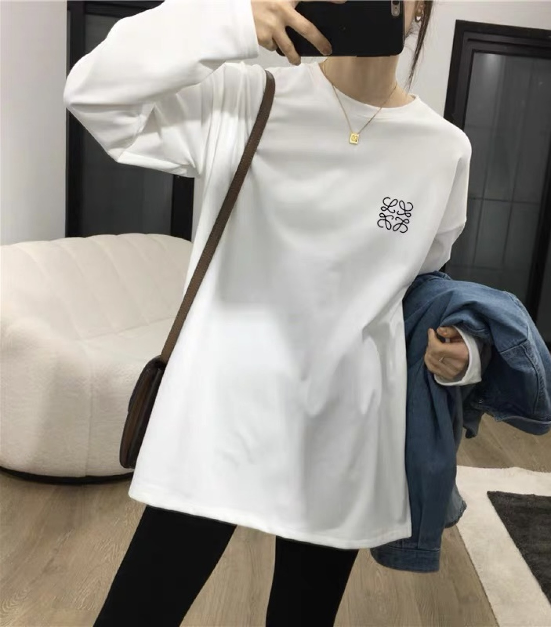 #Loew♡²⁶春夏新款 长袖T恤 纯棉材质柔软亲肤 透气又耐穿！圆领设计简约百搭 胸前logo刺绣超有