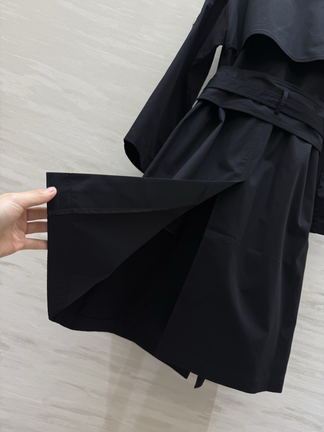 #LOEW♡²⁶新款 腰封腰带翻领风衣 采用高品质棉质面料 腰封腰带设计摩登大气 轻松修饰身形 英伦风满