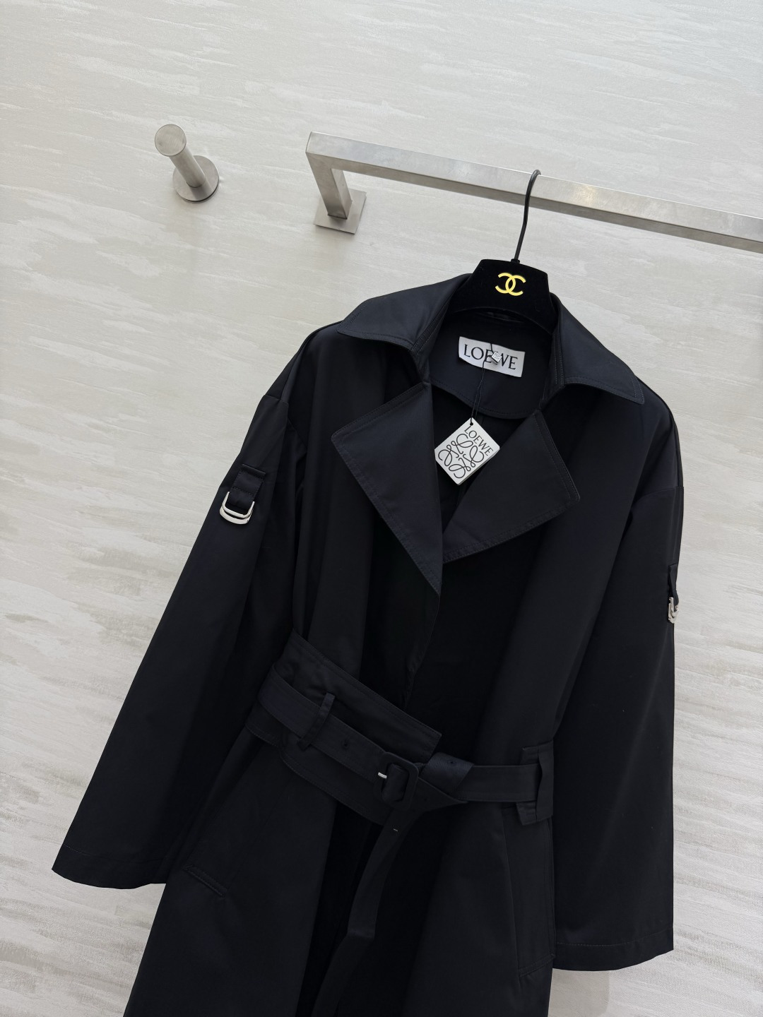 #LOEW♡²⁶新款 腰封腰带翻领风衣 采用高品质棉质面料 腰封腰带设计摩登大气 轻松修饰身形 英伦风满