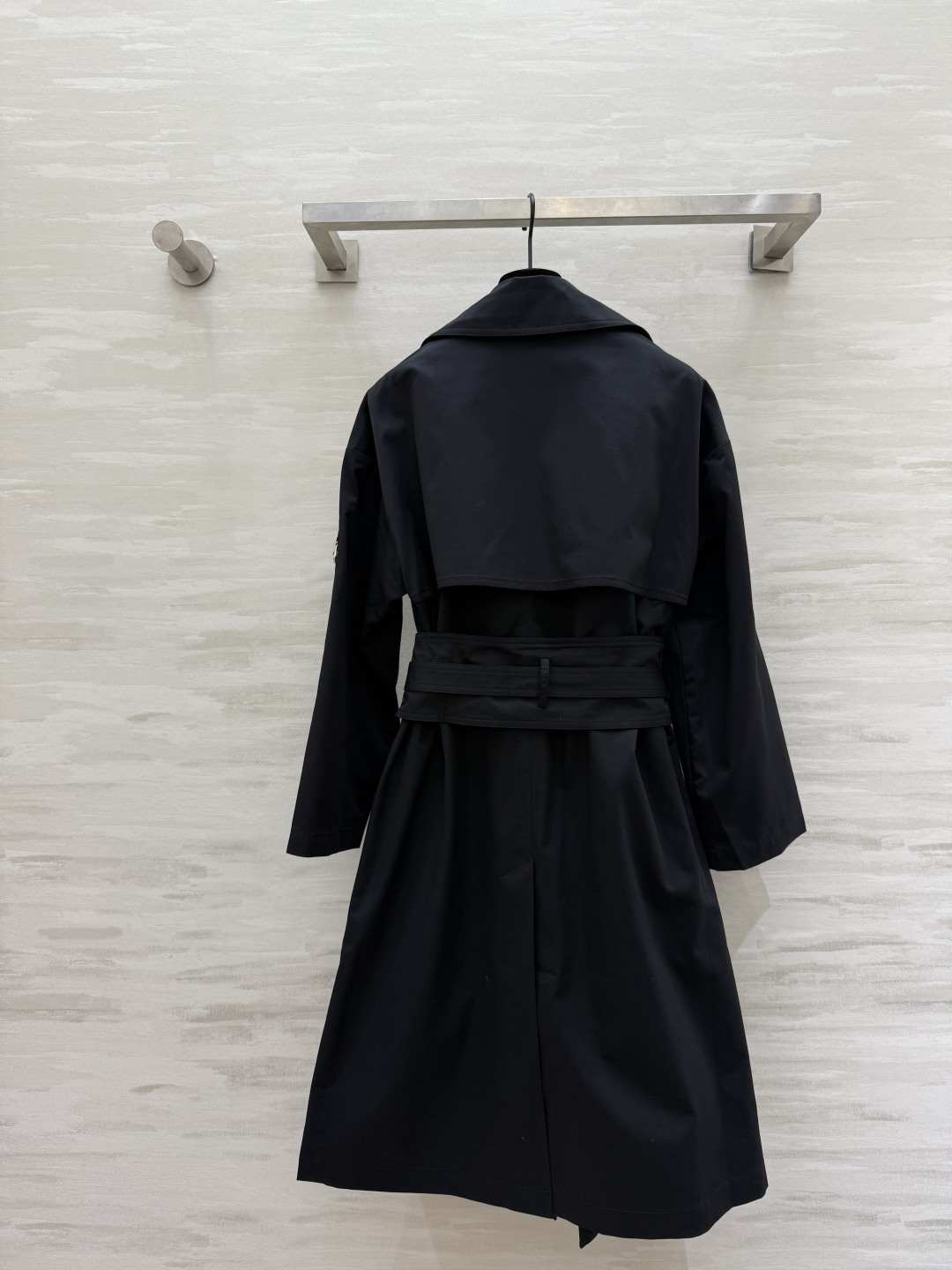 #LOEW♡²⁶新款 腰封腰带翻领风衣 采用高品质棉质面料 腰封腰带设计摩登大气 轻松修饰身形 英伦风满