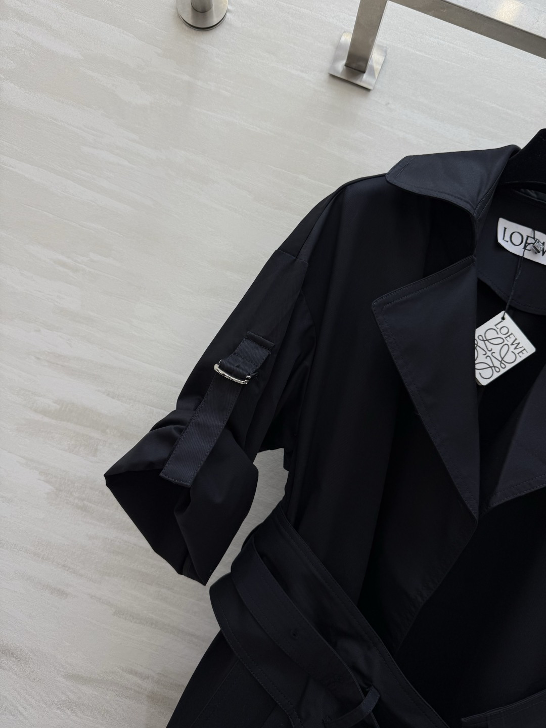 #LOEW♡²⁶新款 腰封腰带翻领风衣 采用高品质棉质面料 腰封腰带设计摩登大气 轻松修饰身形 英伦风满