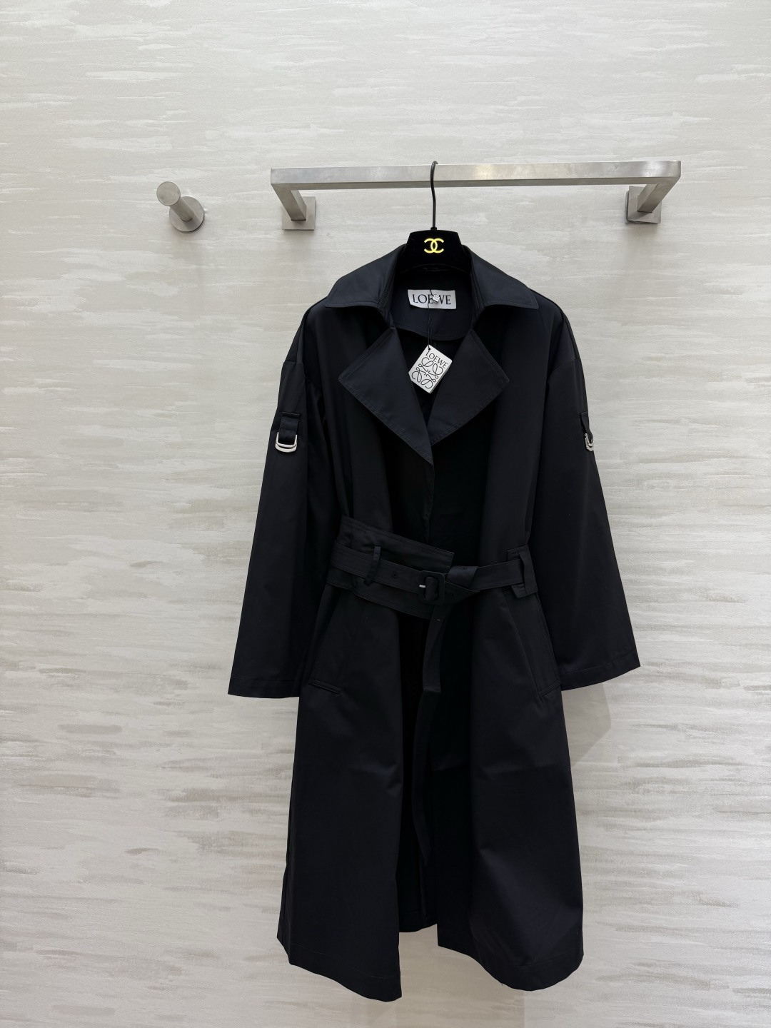 #LOEW♡²⁶新款 腰封腰带翻领风衣 采用高品质棉质面料 腰封腰带设计摩登大气 轻松修饰身形 英伦风满