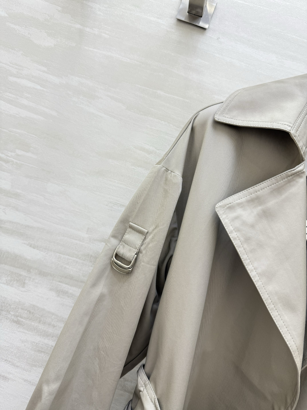 #LOEW♡²⁶新款 腰封腰带翻领风衣 采用高品质棉质面料 腰封腰带设计摩登大气 轻松修饰身形 英伦风满