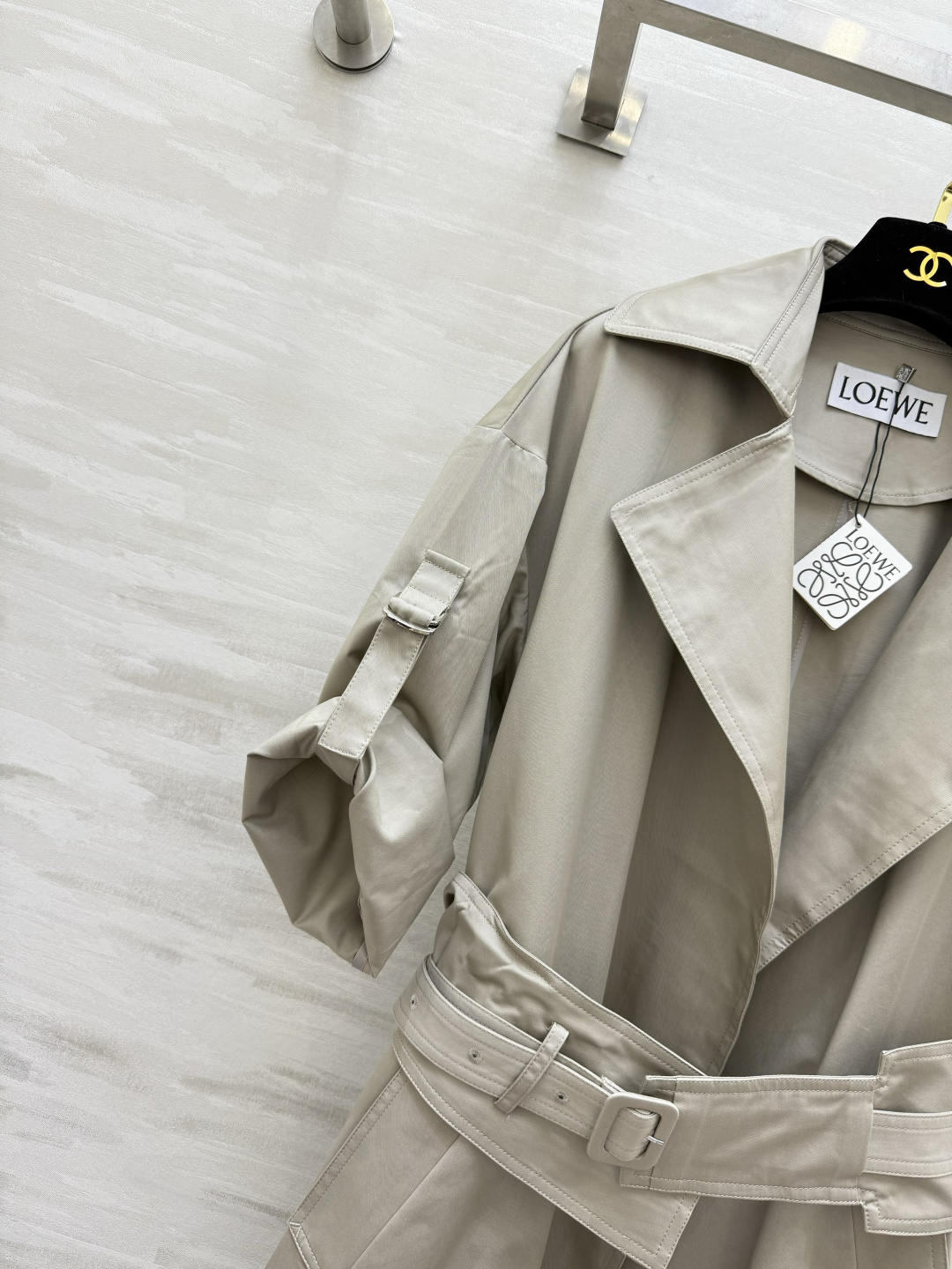 #LOEW♡²⁶新款 腰封腰带翻领风衣 采用高品质棉质面料 腰封腰带设计摩登大气 轻松修饰身形 英伦风满