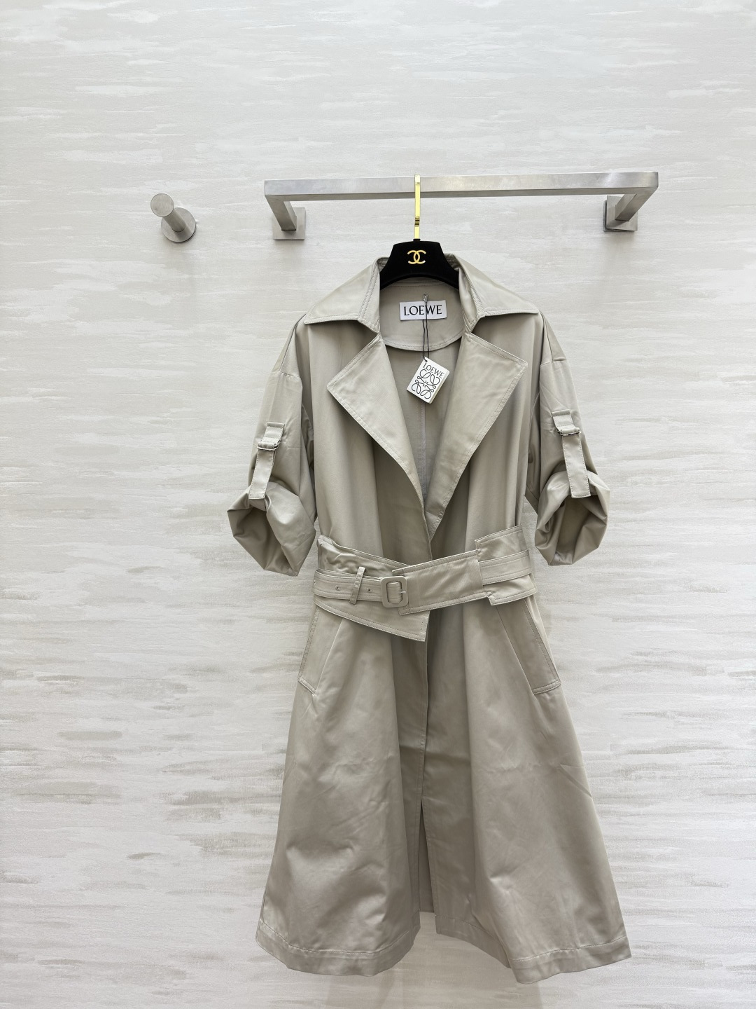 #LOEW♡²⁶新款 腰封腰带翻领风衣 采用高品质棉质面料 腰封腰带设计摩登大气 轻松修饰身形 英伦风满