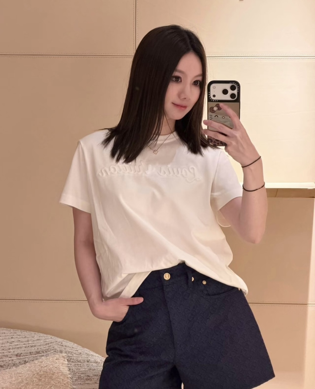 #Louis Vuitt♡²⁶ss 经典字母T恤✨极简奶白底色 温柔又高级 胸前手工立体刺绣品牌手写标识