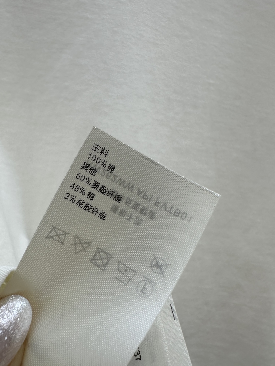 #Louis Vuitt♡²⁶ss 经典字母T恤✨极简奶白底色 温柔又高级 胸前手工立体刺绣品牌手写标识