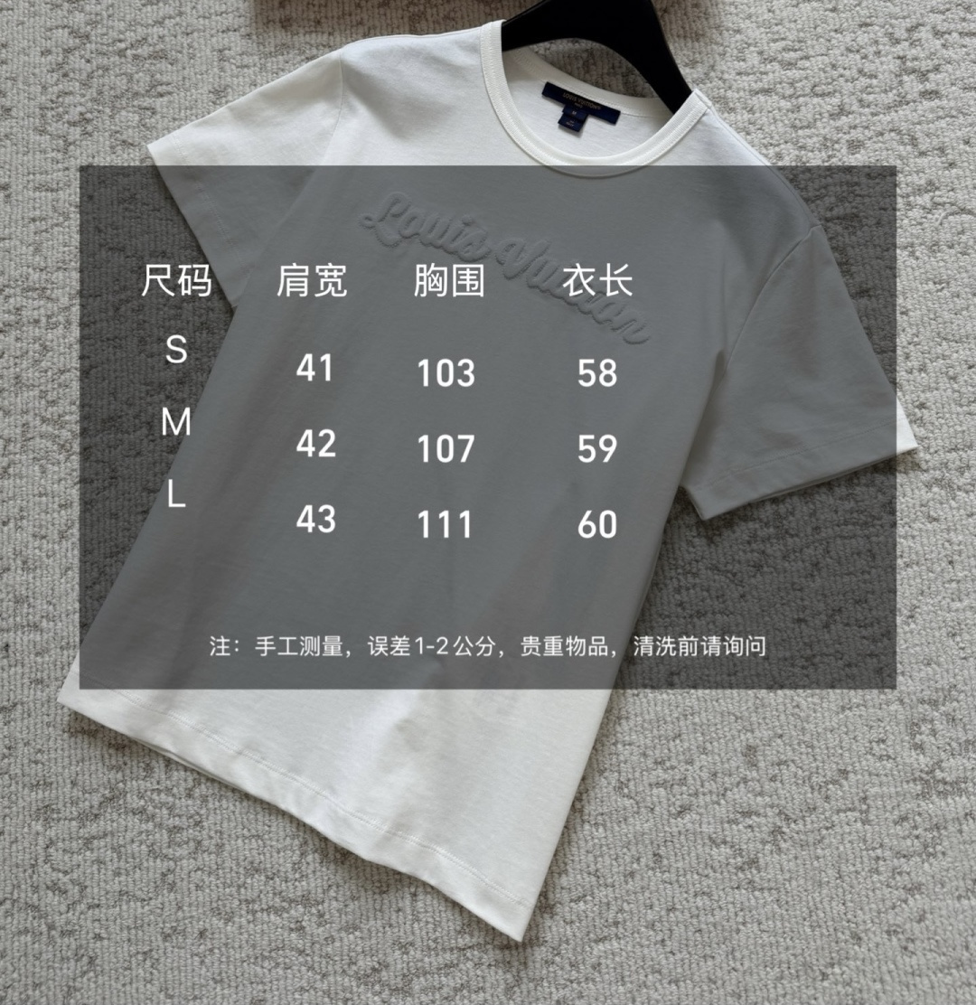 #Louis Vuitt♡²⁶ss 经典字母T恤✨极简奶白底色 温柔又高级 胸前手工立体刺绣品牌手写标识