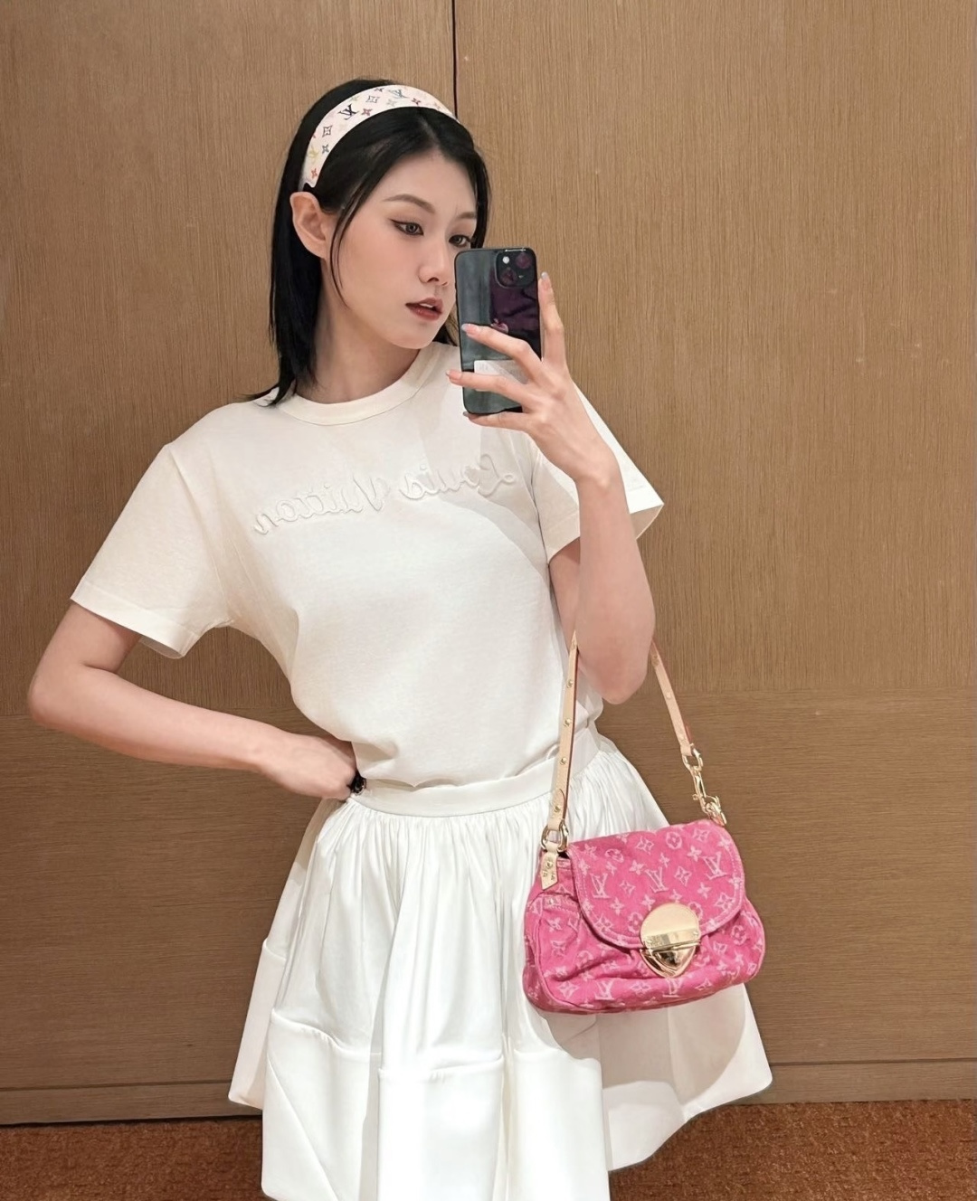 #Louis Vuitt♡²⁶ss 经典字母T恤✨极简奶白底色 温柔又高级 胸前手工立体刺绣品牌手写标识
