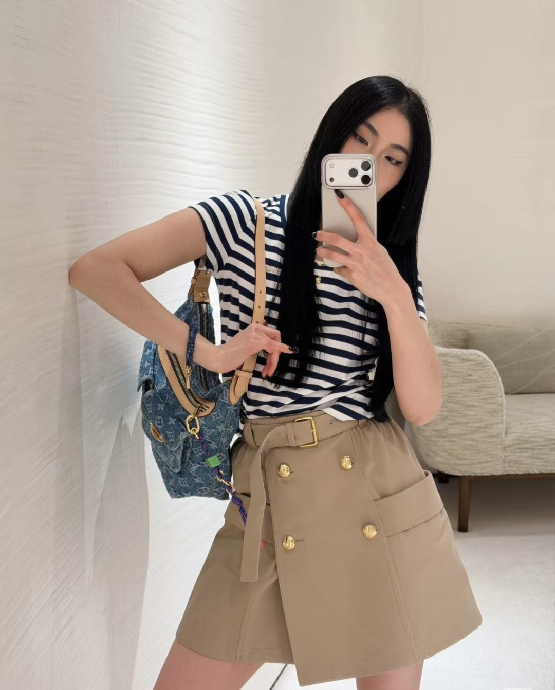 🤎Lvvv²⁶卡其色半身裙 卡其调自带法式复古优雅氛围 利落双排鎏金金属扣 原配腰带设计 轻松掐出优越高