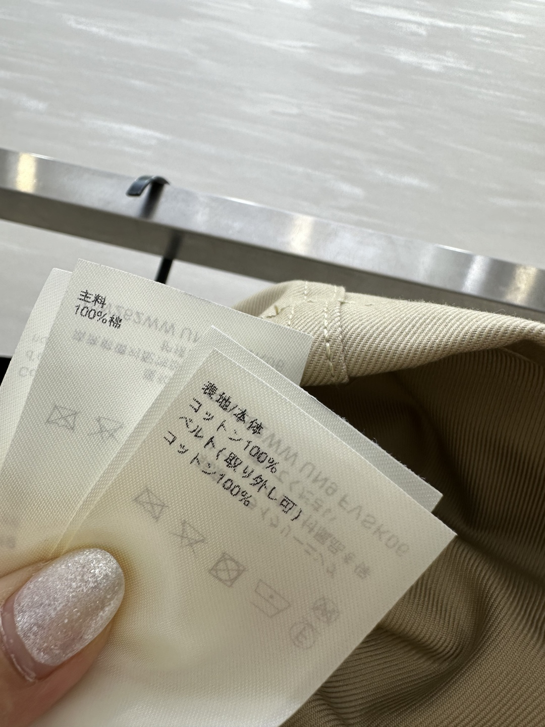 🤎Lvvv²⁶卡其色半身裙 卡其调自带法式复古优雅氛围 利落双排鎏金金属扣 原配腰带设计 轻松掐出优越高