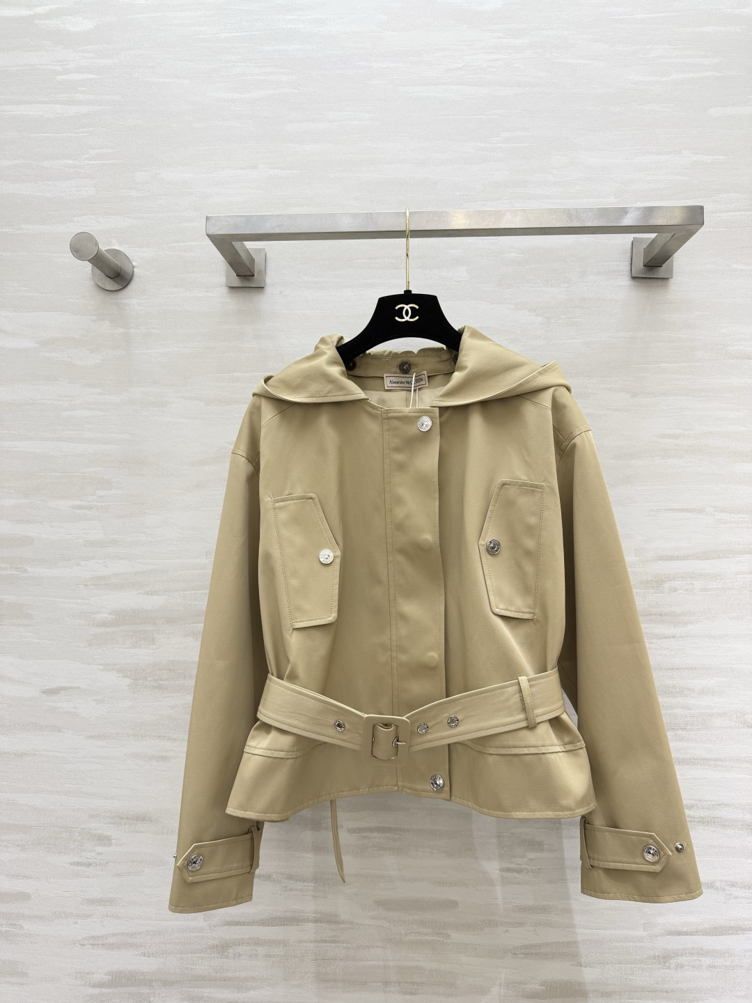 #AlexanderMcQuee♡²⁶连帽风衣外套 经典百搭卡其色 永不过时的高级配色！连帽设计兼顾休闲