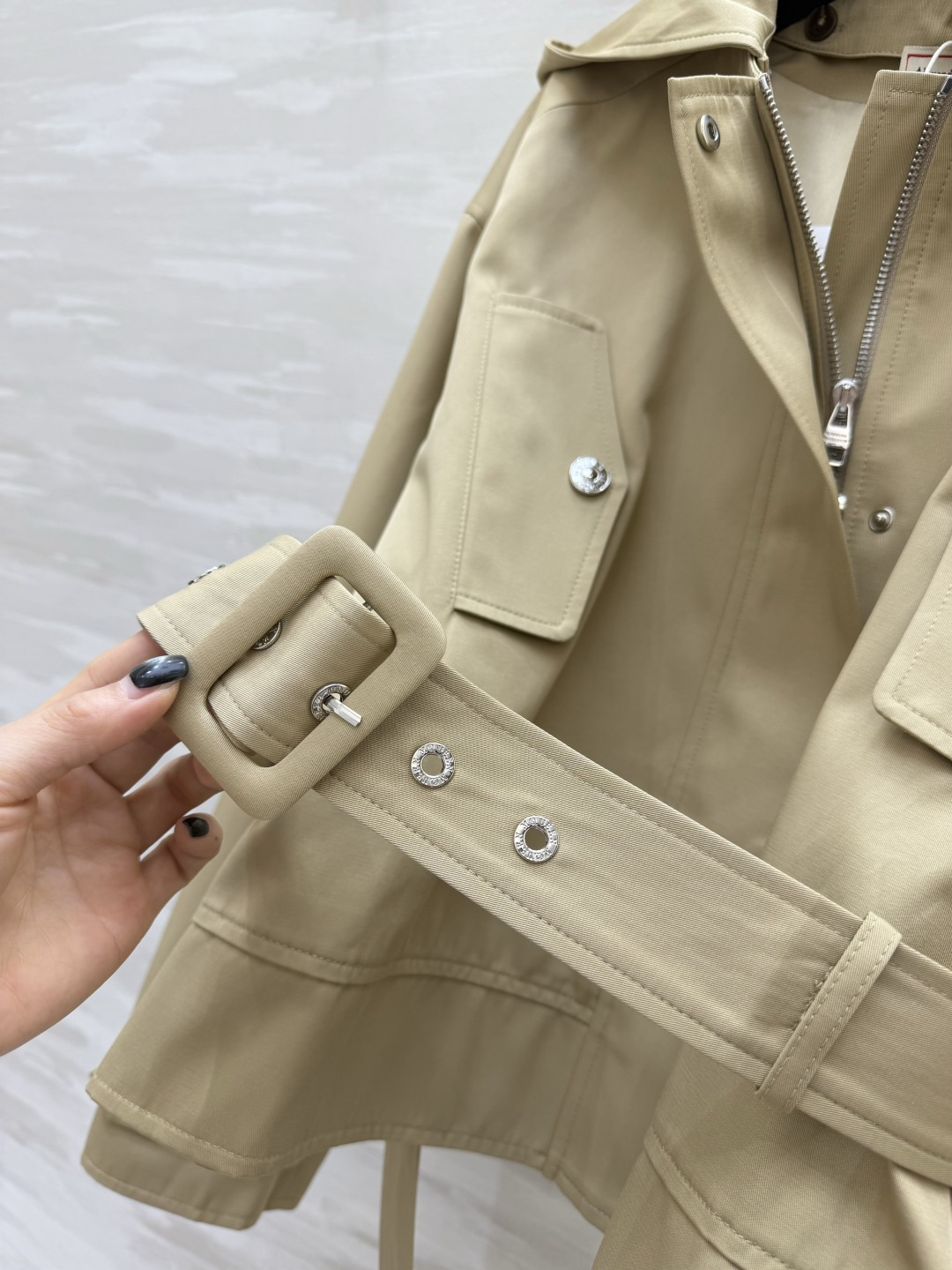 #AlexanderMcQuee♡²⁶连帽风衣外套 经典百搭卡其色 永不过时的高级配色！连帽设计兼顾休闲