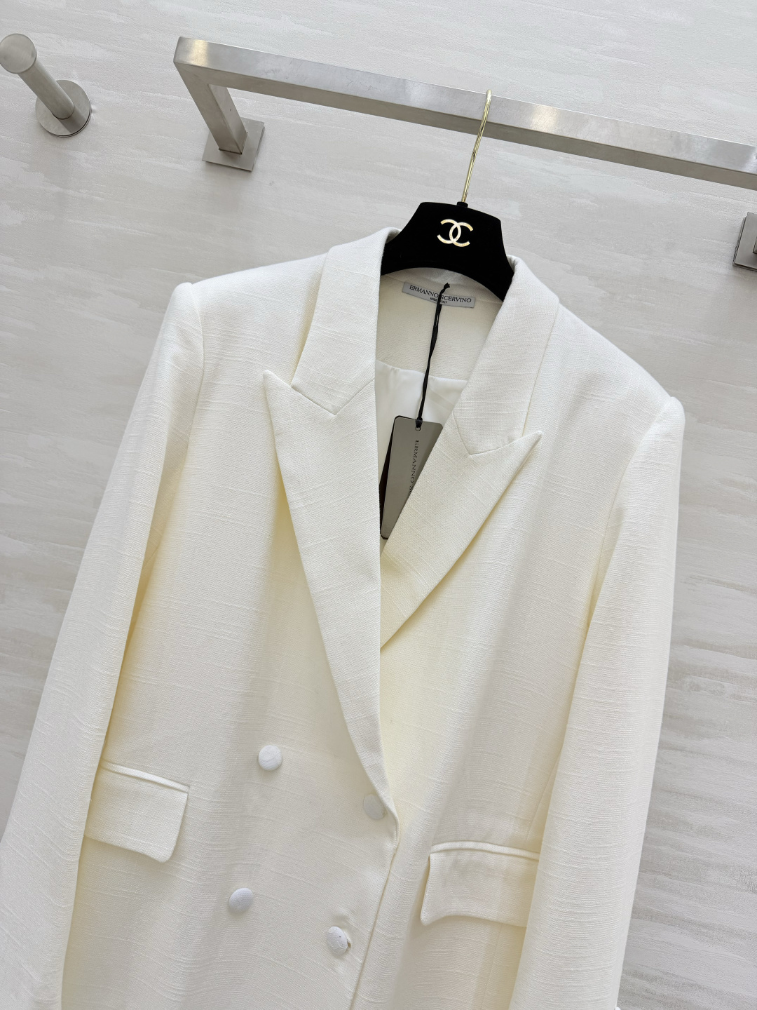 ERMANNO SCERVINO²⁶奶白温柔系西装✨经典双排枪驳领版型 袖口网纱拼接高级又精致 立体剪裁