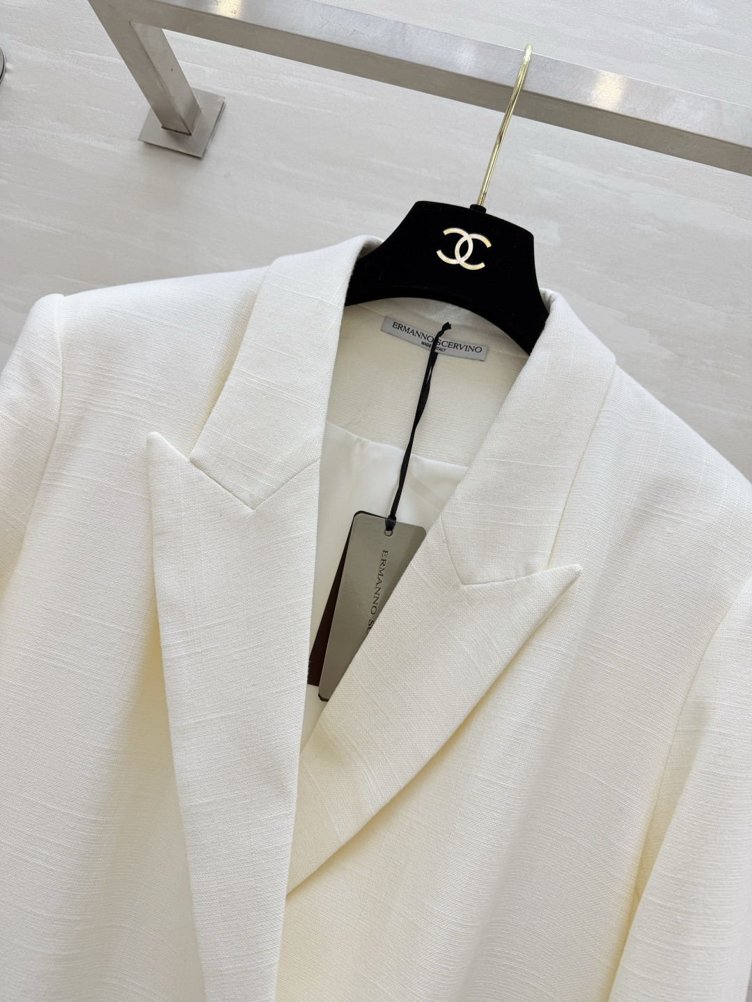 ERMANNO SCERVINO²⁶奶白温柔系西装✨经典双排枪驳领版型 袖口网纱拼接高级又精致 立体剪裁