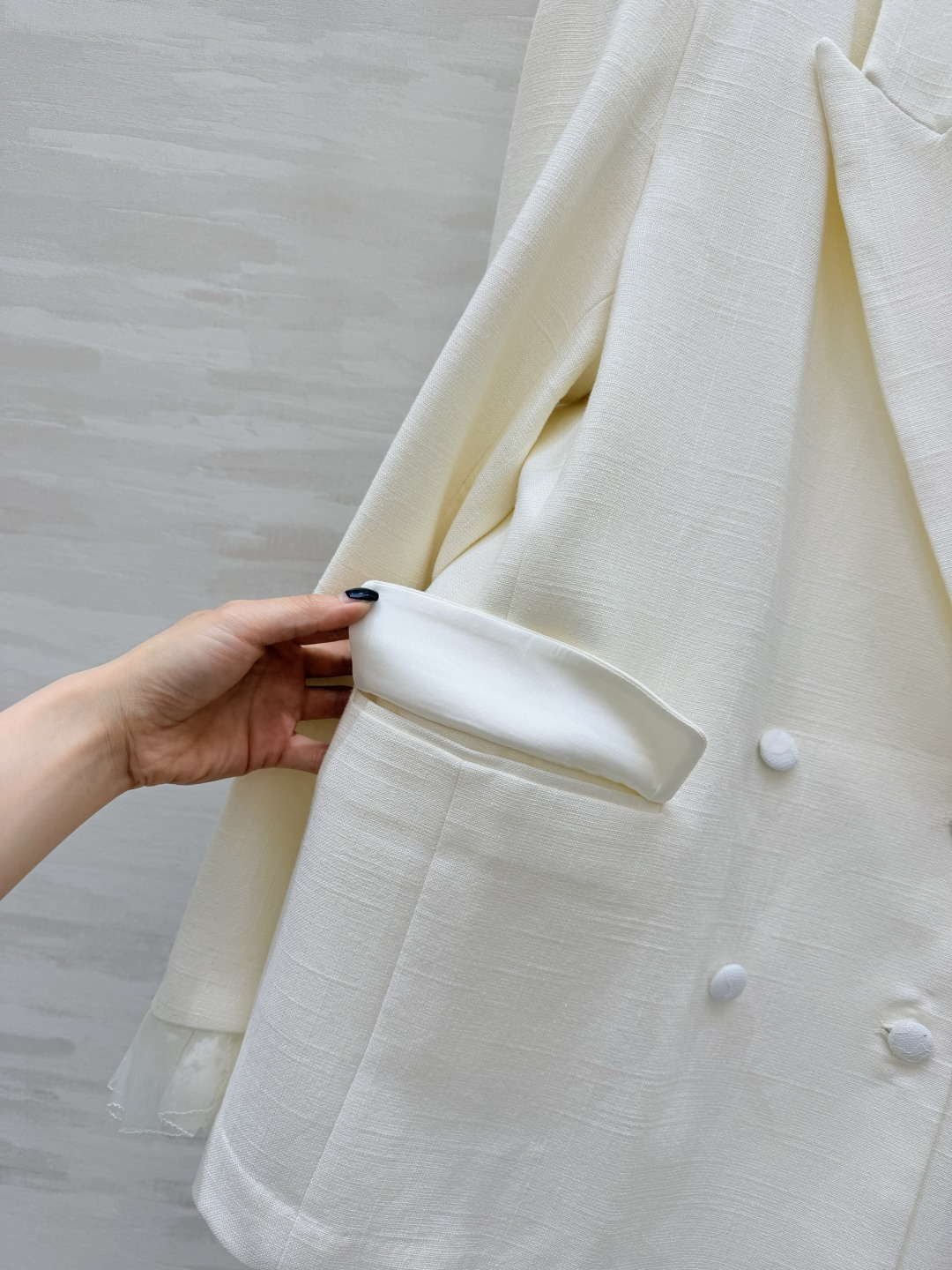 ERMANNO SCERVINO²⁶奶白温柔系西装✨经典双排枪驳领版型 袖口网纱拼接高级又精致 立体剪裁