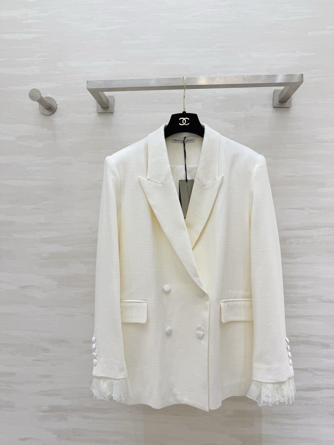 ERMANNO SCERVINO²⁶奶白温柔系西装✨经典双排枪驳领版型 袖口网纱拼接高级又精致 立体剪裁