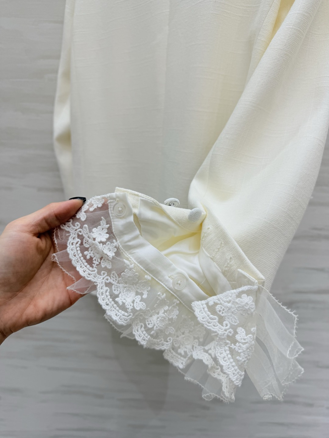 ERMANNO SCERVINO²⁶奶白温柔系西装✨经典双排枪驳领版型 袖口网纱拼接高级又精致 立体剪裁