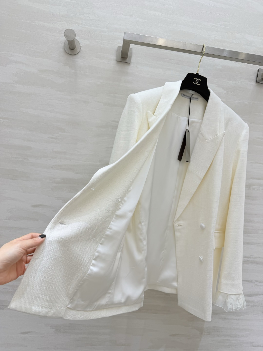 ERMANNO SCERVINO²⁶奶白温柔系西装✨经典双排枪驳领版型 袖口网纱拼接高级又精致 立体剪裁