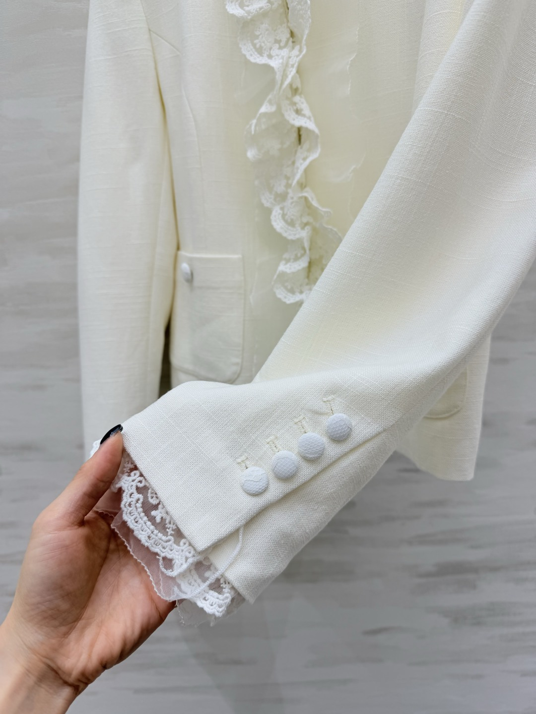 #ERMANNO SCERVINO²⁶🤍奶白蕾丝外套 法式浪漫蕾丝荷叶边 精致圆领 温柔氛围感 短款修身