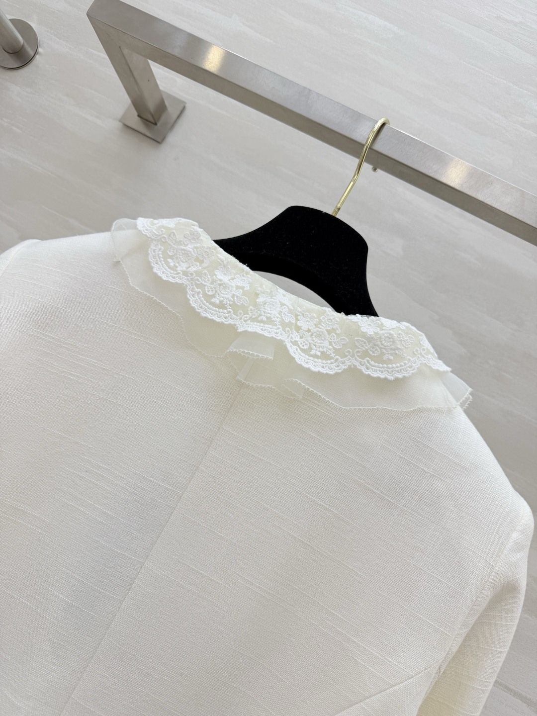 #ERMANNO SCERVINO²⁶🤍奶白蕾丝外套 法式浪漫蕾丝荷叶边 精致圆领 温柔氛围感 短款修身