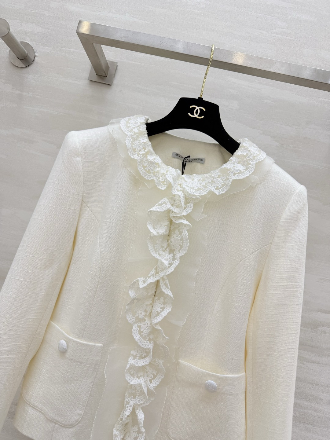 #ERMANNO SCERVINO²⁶🤍奶白蕾丝外套 法式浪漫蕾丝荷叶边 精致圆领 温柔氛围感 短款修身